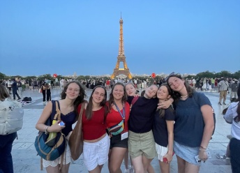 FR 15-18 INT Paris 1