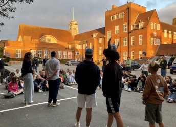 ENG 15-18 INT Sutton 4