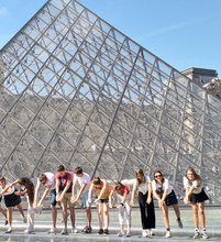 Roeland groep - Louvre Parijs